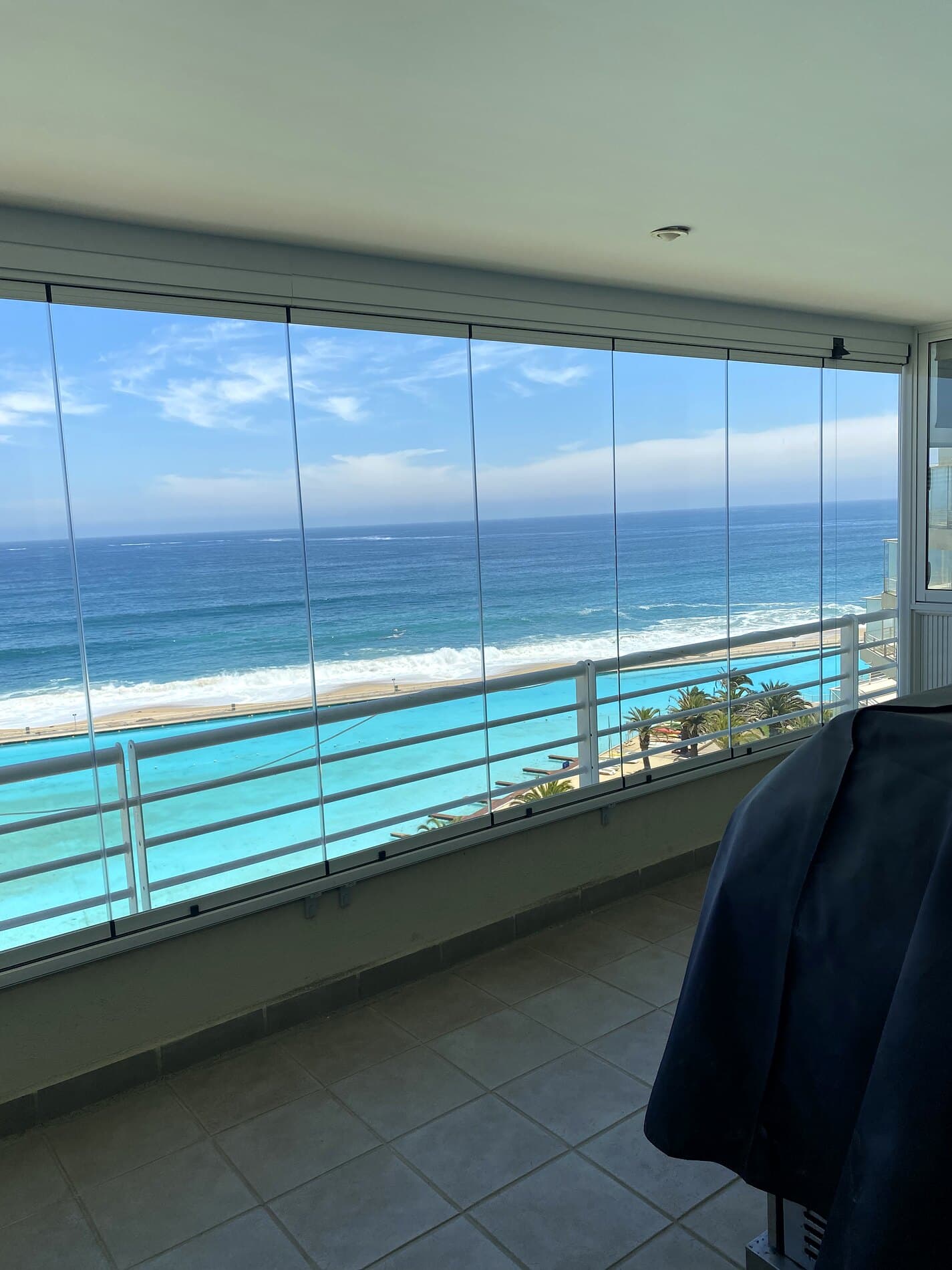Terraza con cristal panorámico — Cierres panorámicos, proyecto LECAR