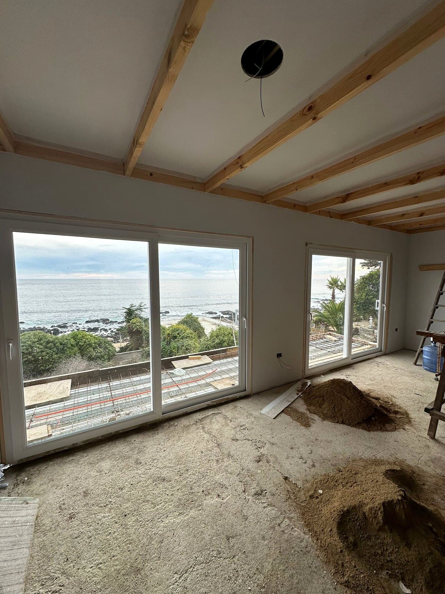 Ventana corredera de PVC blanco con termopanel