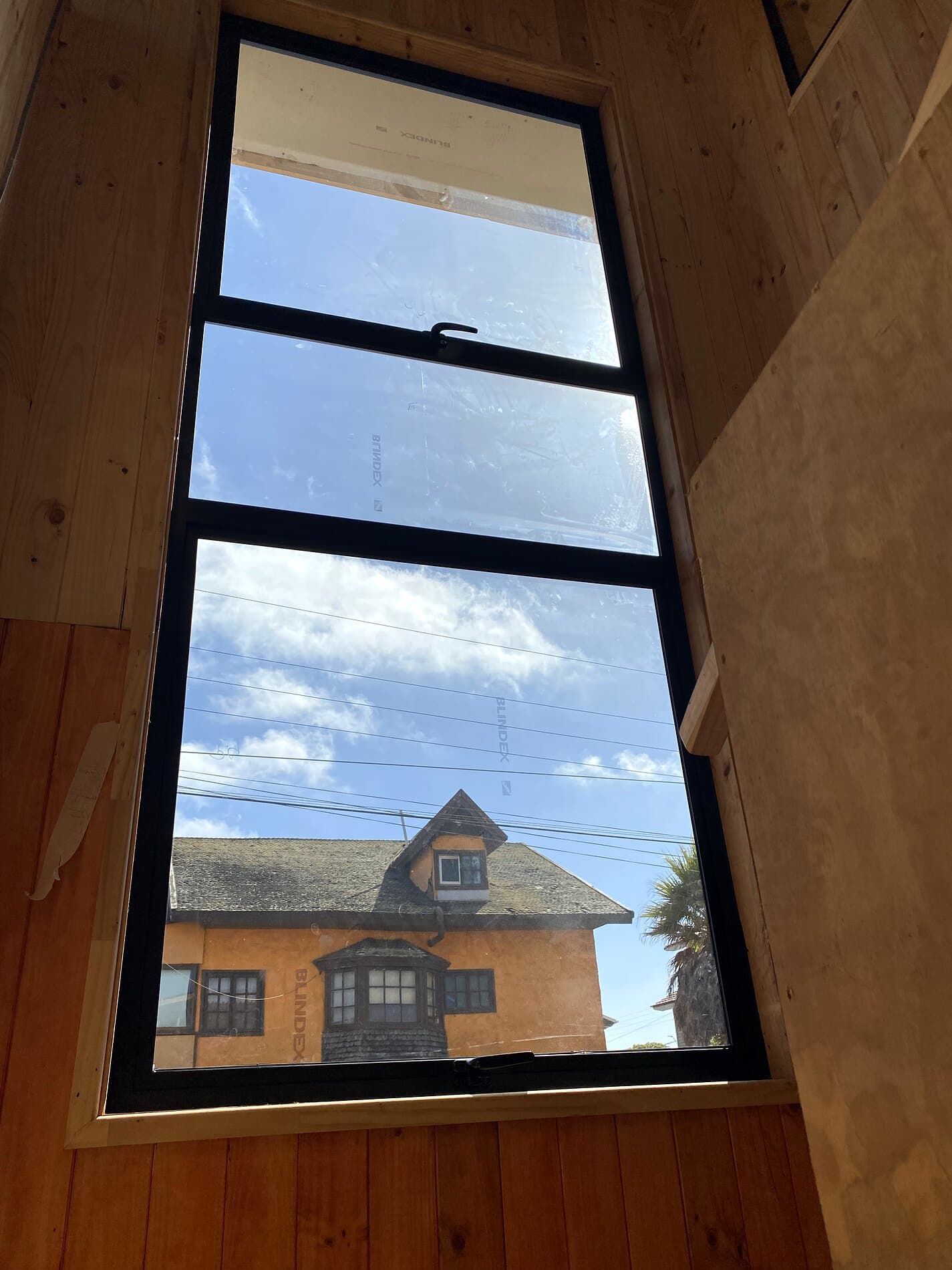 Ventana de aluminio Negro mate — proyecto LECAR