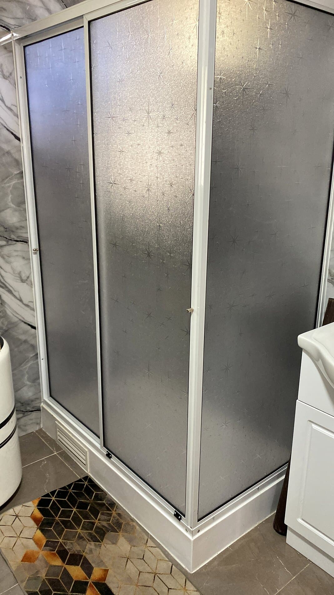 Shower door de acrílico con marco de aluminio blanco
