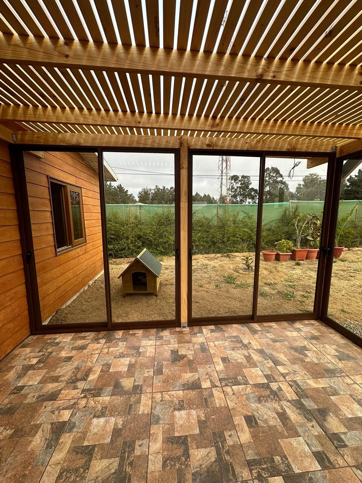 Ventana legno con cristal bronce — Ventanas, proyecto LECAR
